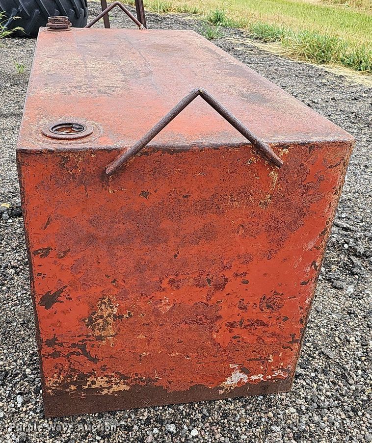 image for item DQ0275 (7) fuel tanks