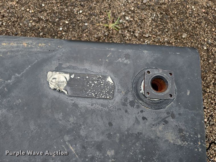 image for item DQ0275 (7) fuel tanks