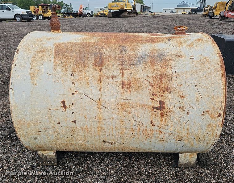 image for item DQ0275 (7) fuel tanks