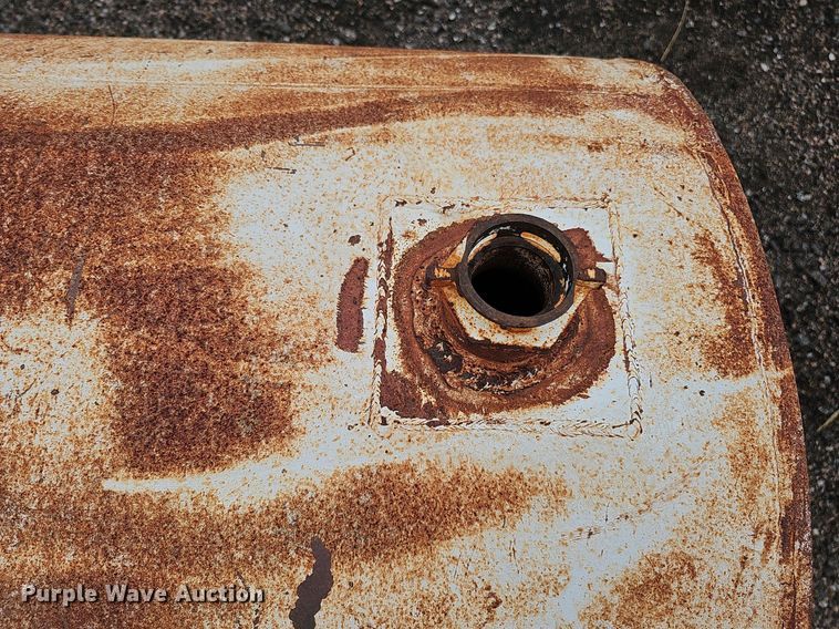 image for item DQ0275 (7) fuel tanks