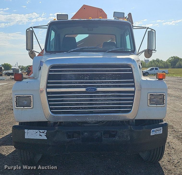 image for item DQ0277 1993 Ford L8000  crane truck