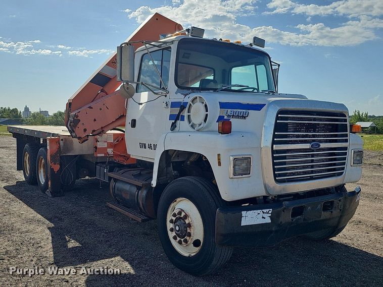 image for item DQ0277 1993 Ford L8000  crane truck