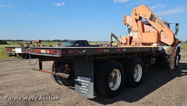 image for item DQ0277 1993 Ford L8000  crane truck