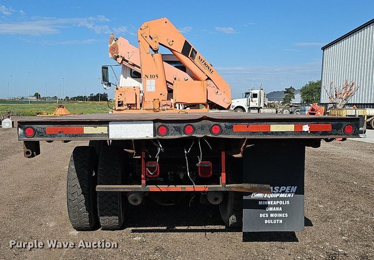 image for item DQ0277 1993 Ford L8000  crane truck