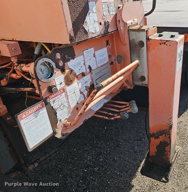 image for item DQ0277 1993 Ford L8000  crane truck