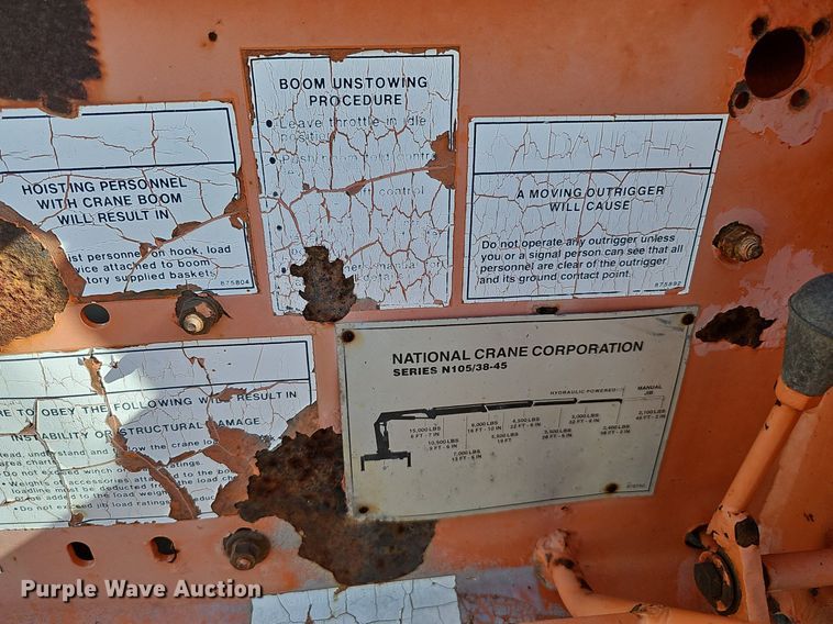 image for item DQ0277 1993 Ford L8000  crane truck