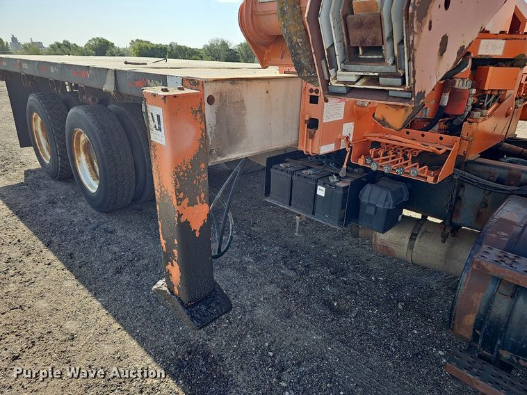 image for item DQ0277 1993 Ford L8000  crane truck