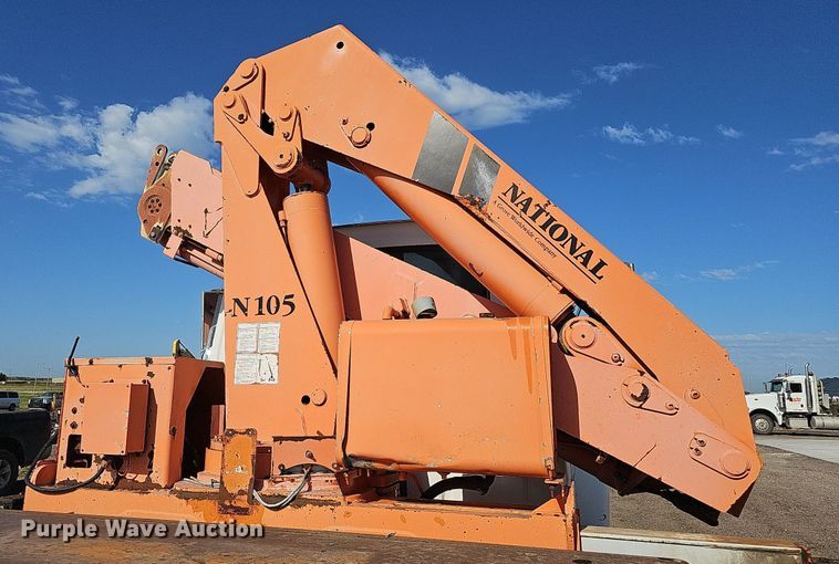 image for item DQ0277 1993 Ford L8000  crane truck