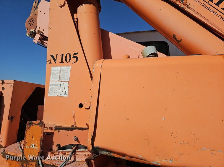 image for item DQ0277 1993 Ford L8000  crane truck