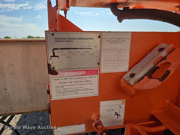 image for item DQ0277 1993 Ford L8000  crane truck