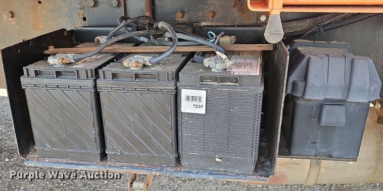 image for item DQ0277 1993 Ford L8000  crane truck