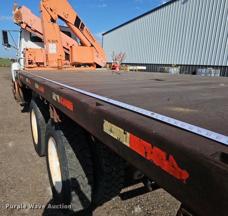 image for item DQ0277 1993 Ford L8000  crane truck