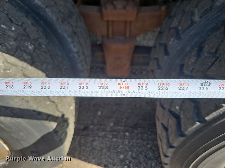 image for item DQ0277 1993 Ford L8000  crane truck