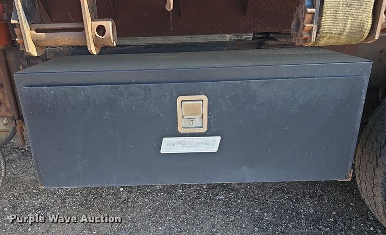 image for item DQ0277 1993 Ford L8000  crane truck