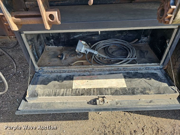 image for item DQ0277 1993 Ford L8000  crane truck