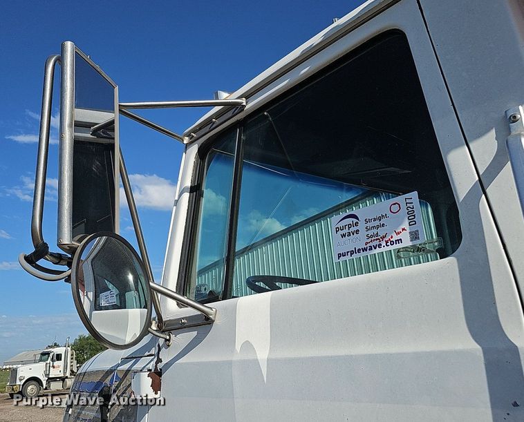 image for item DQ0277 1993 Ford L8000  crane truck