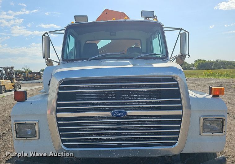 image for item DQ0277 1993 Ford L8000  crane truck