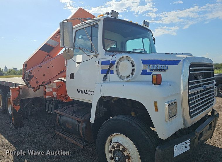 image for item DQ0277 1993 Ford L8000  crane truck