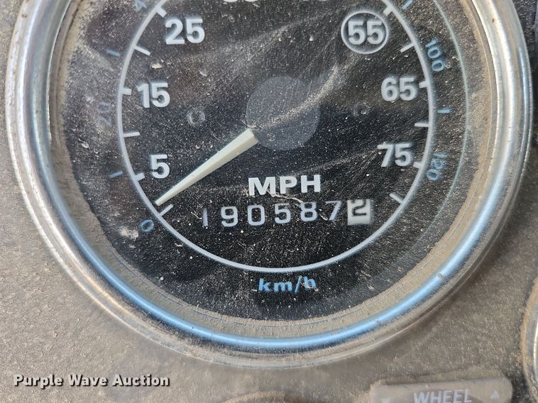 image for item DQ0277 1993 Ford L8000  crane truck