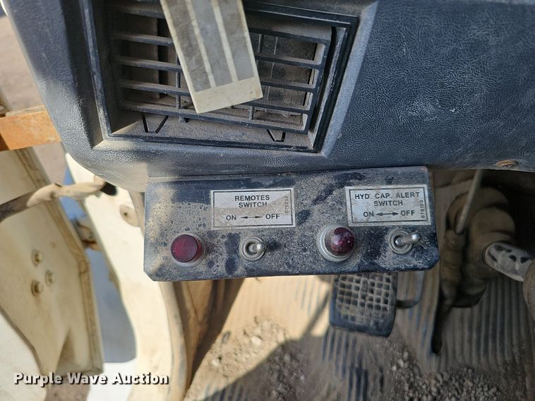 image for item DQ0277 1993 Ford L8000  crane truck