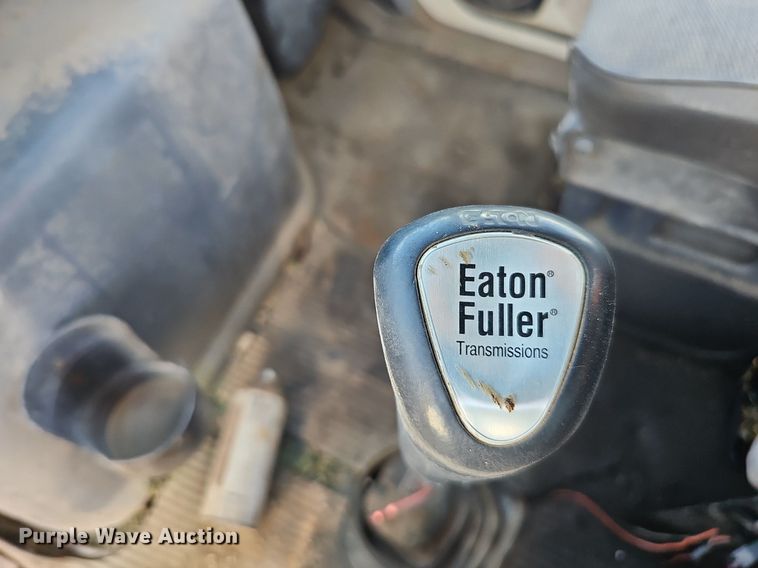 image for item DQ0277 1993 Ford L8000  crane truck