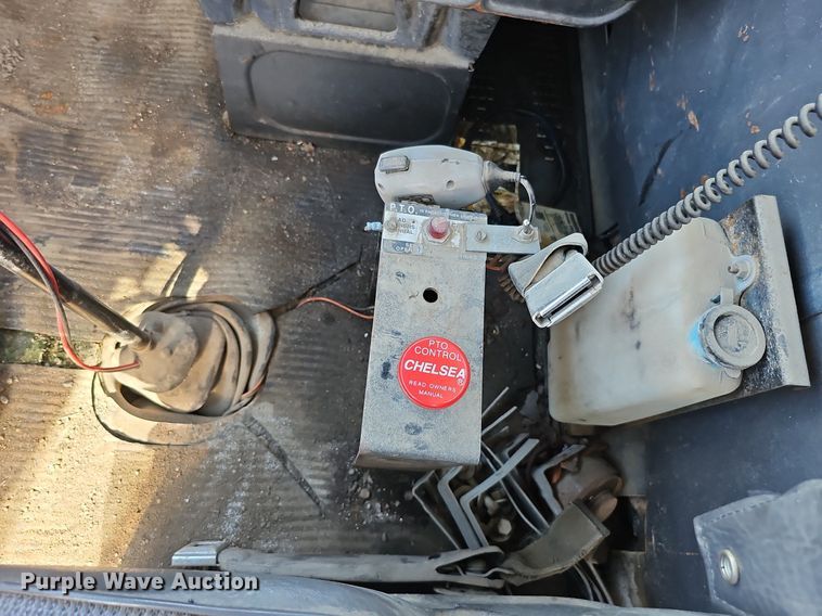 image for item DQ0277 1993 Ford L8000  crane truck