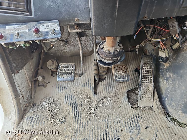 image for item DQ0277 1993 Ford L8000  crane truck