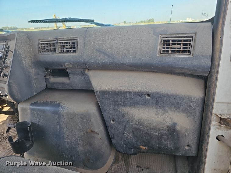 image for item DQ0277 1993 Ford L8000  crane truck