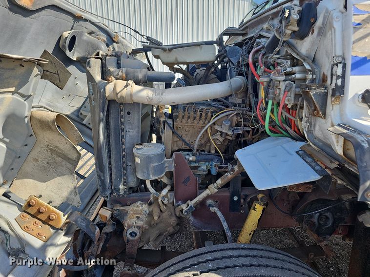 image for item DQ0277 1993 Ford L8000  crane truck