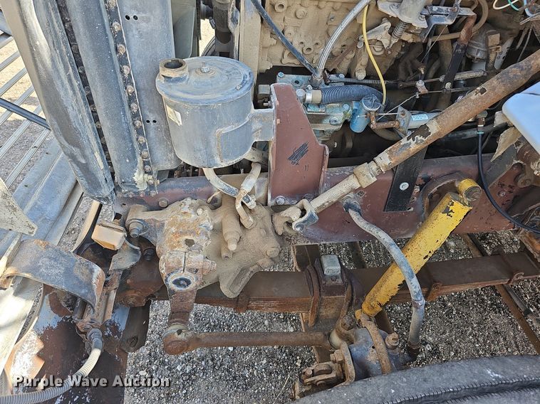 image for item DQ0277 1993 Ford L8000  crane truck