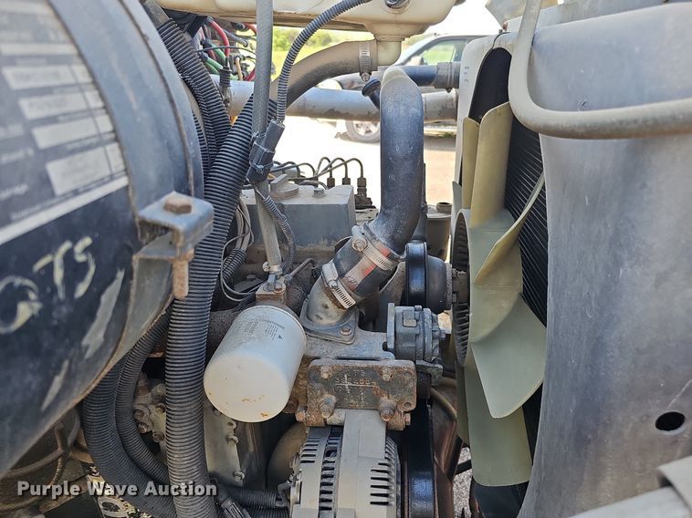 image for item DQ0277 1993 Ford L8000  crane truck