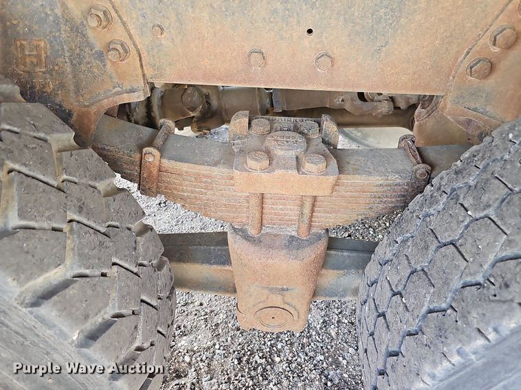 image for item DQ0277 1993 Ford L8000  crane truck