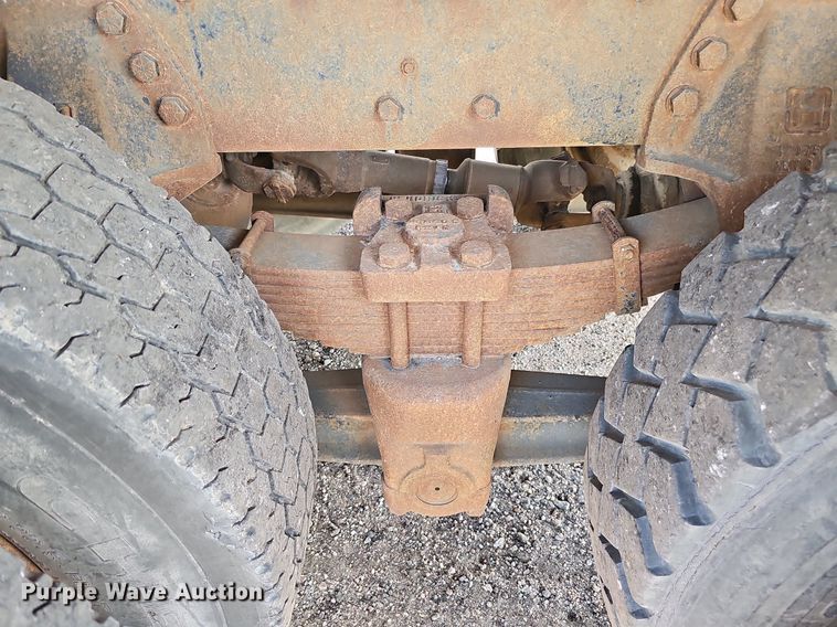 image for item DQ0277 1993 Ford L8000  crane truck