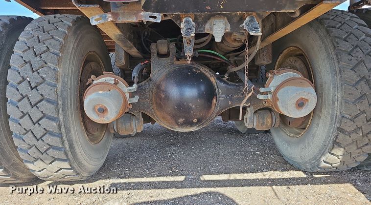 image for item DQ0277 1993 Ford L8000  crane truck