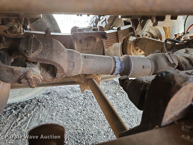 image for item DQ0277 1993 Ford L8000  crane truck