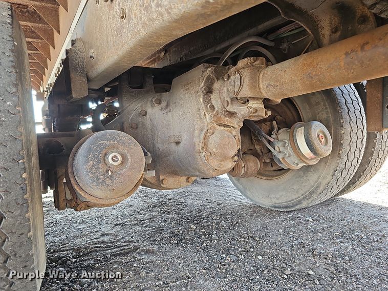 image for item DQ0277 1993 Ford L8000  crane truck