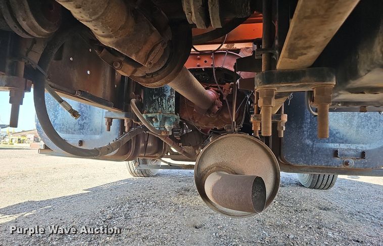 image for item DQ0277 1993 Ford L8000  crane truck