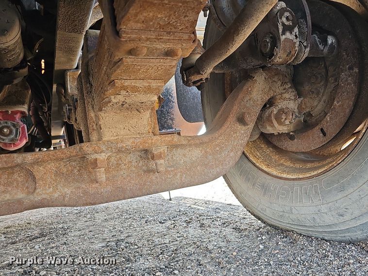 image for item DQ0277 1993 Ford L8000  crane truck