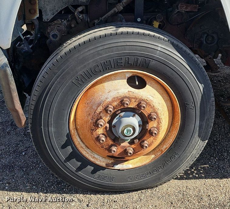 image for item DQ0277 1993 Ford L8000  crane truck