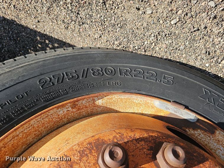 image for item DQ0277 1993 Ford L8000  crane truck