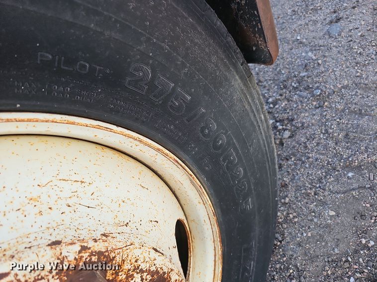 image for item DQ0277 1993 Ford L8000  crane truck