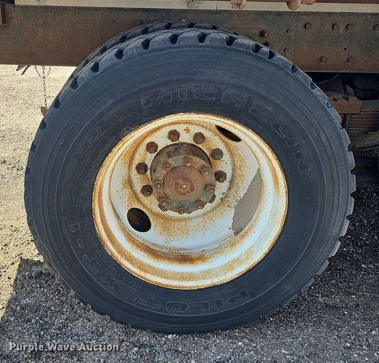 image for item DQ0277 1993 Ford L8000  crane truck