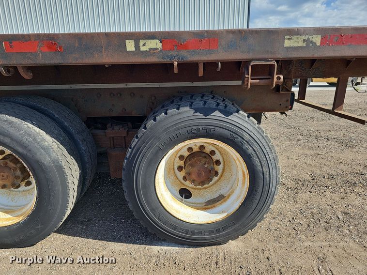 image for item DQ0277 1993 Ford L8000  crane truck