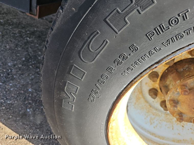 image for item DQ0277 1993 Ford L8000  crane truck