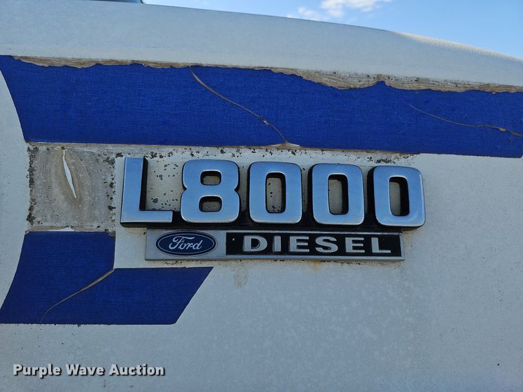 image for item DQ0277 1993 Ford L8000  crane truck