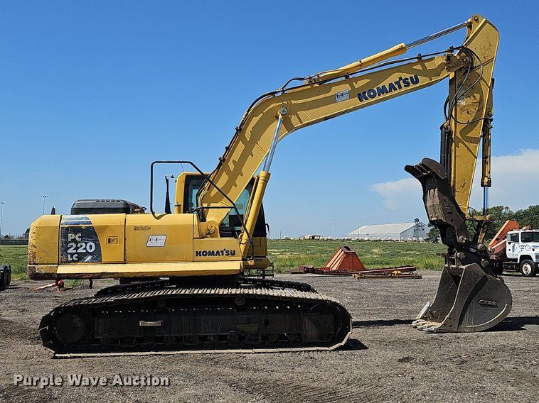 image for item DQ0278 2006 Komatsu PC220LC-8  excavator