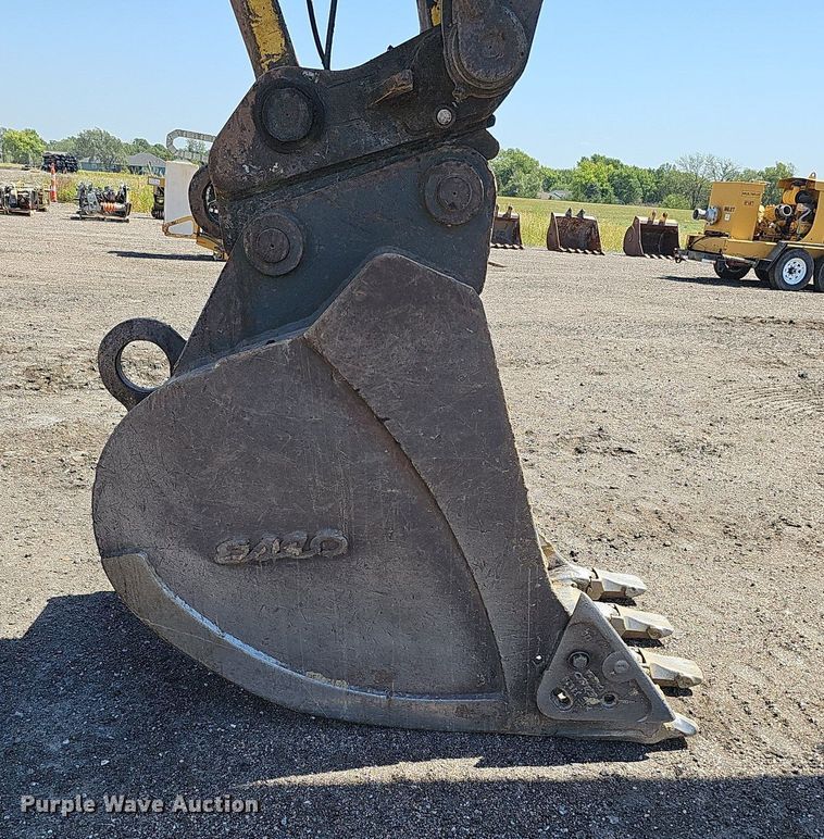 image for item DQ0278 2006 Komatsu PC220LC-8  excavator