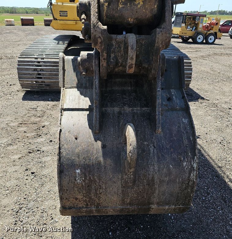 image for item DQ0278 2006 Komatsu PC220LC-8  excavator
