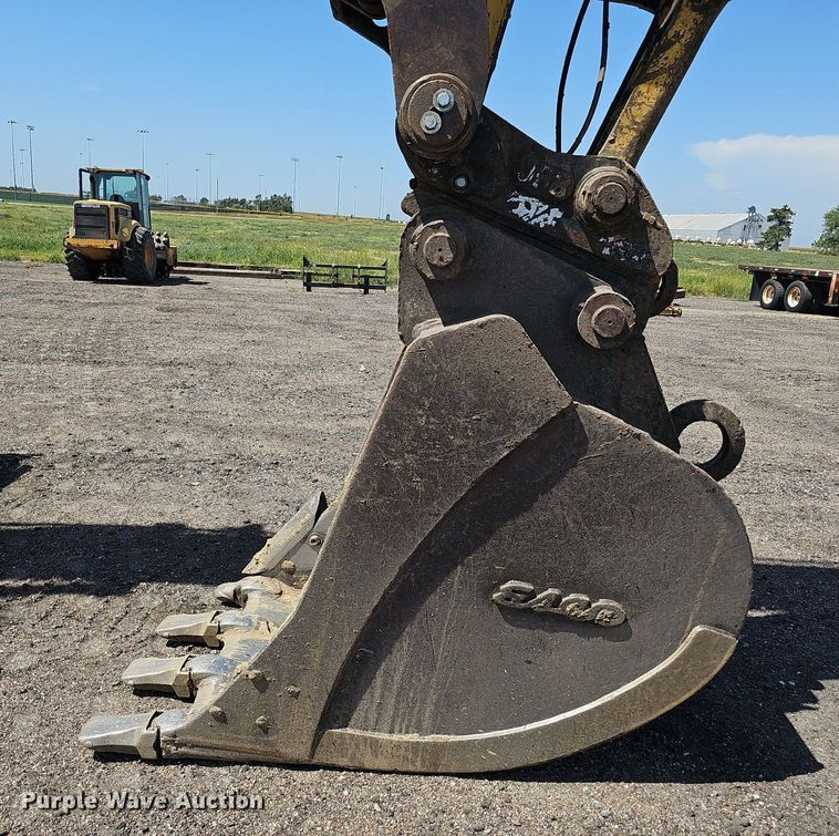 image for item DQ0278 2006 Komatsu PC220LC-8  excavator