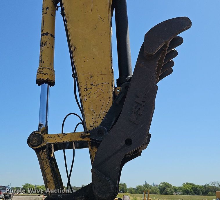 image for item DQ0278 2006 Komatsu PC220LC-8  excavator
